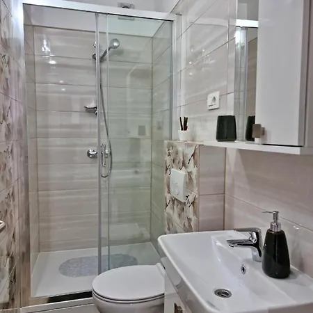 Hana * Omis
