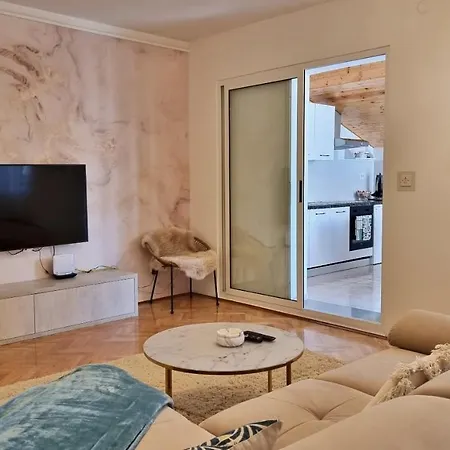 Hana Apartment *